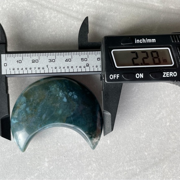 Moss Agate Crystal Moon - Picture 13 of 15